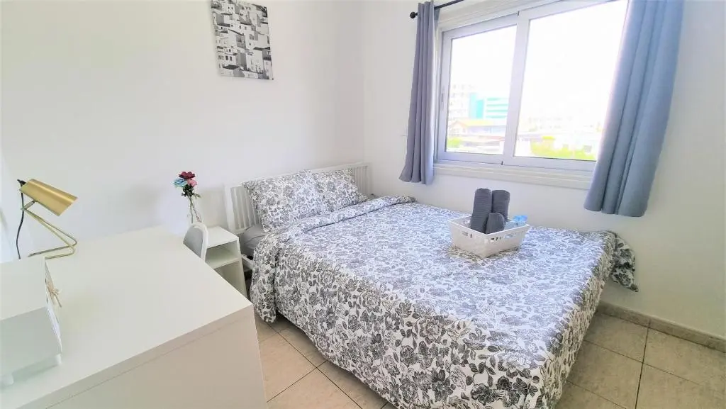 Ларнака: Comfy and Exquisite ROOMS in a Shared 3BR Apartment Near Main Harbor, City Center