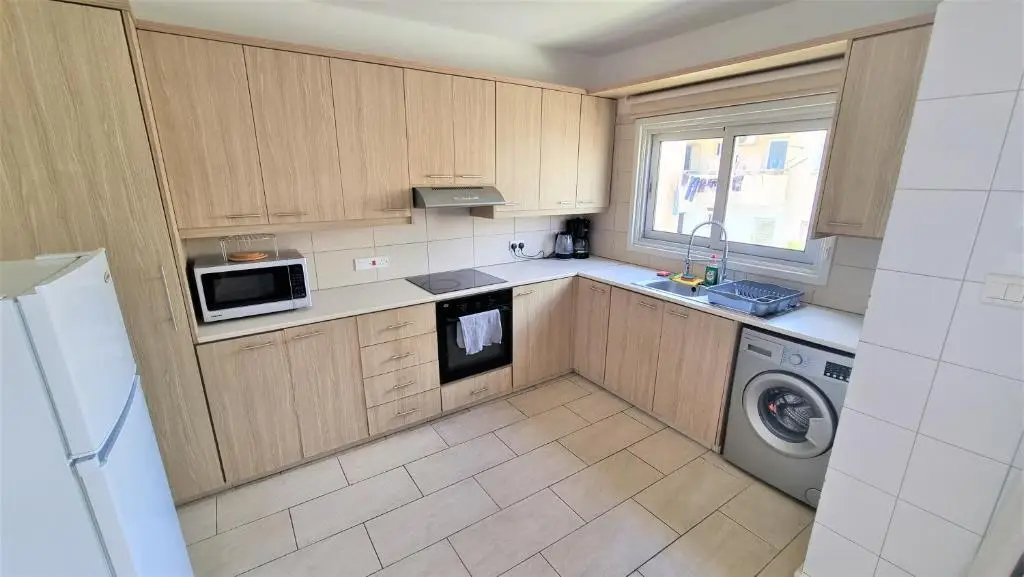 Ларнака: Comfy and Exquisite ROOMS in a Shared 3BR Apartment Near Main Harbor, City Center