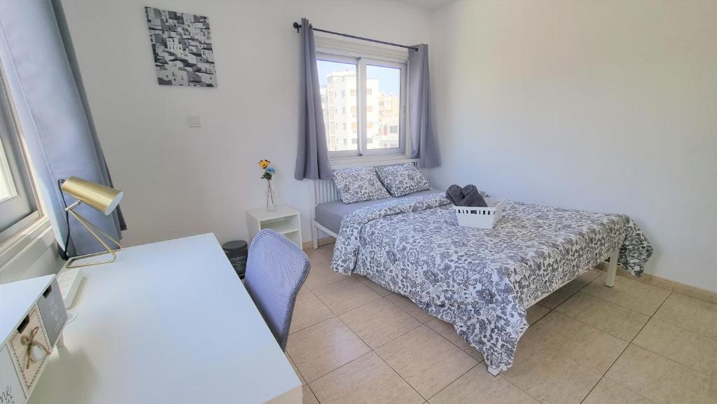 Ларнака: Comfy and Exquisite ROOMS in a Shared 3BR Apartment Near Main Harbor, City Center