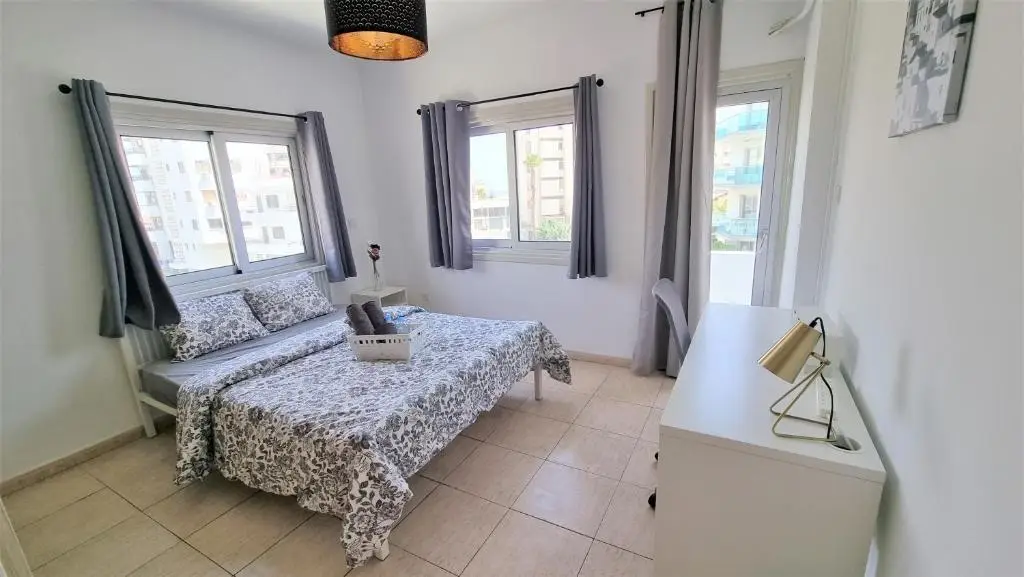 Ларнака: Comfy and Exquisite ROOMS in a Shared 3BR Apartment Near Main Harbor, City Center