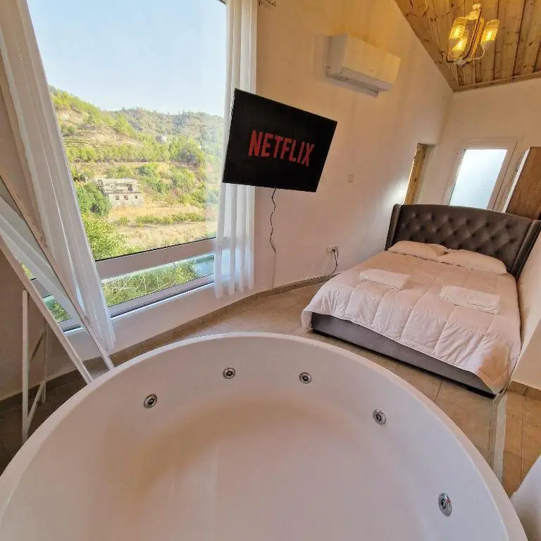 Какопетрия: Aprosmeno Jacuzzi House 4 (Adults Only)