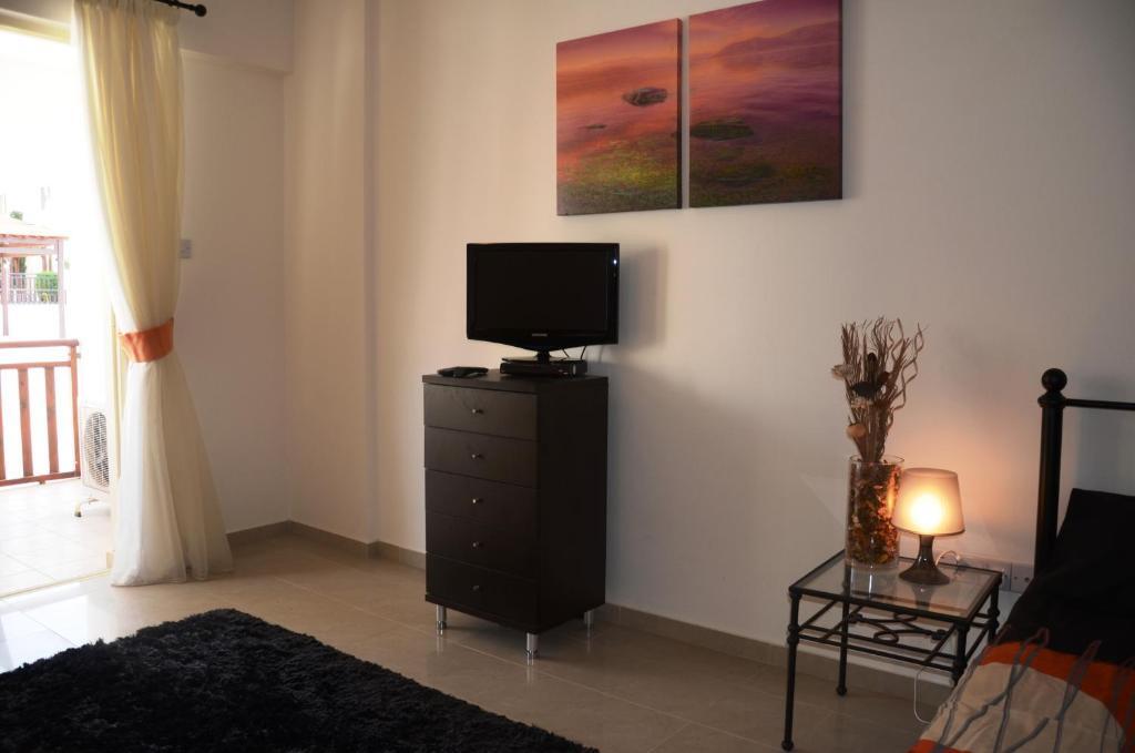 Пейя: Studio with shower room E5, full kitchen, poolside, FREE WIFI