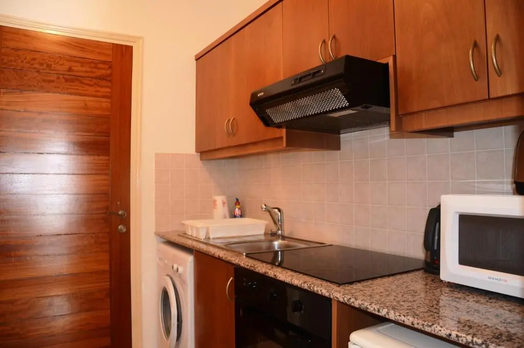 Пейя: Studio with shower room E5, full kitchen, poolside, FREE WIFI