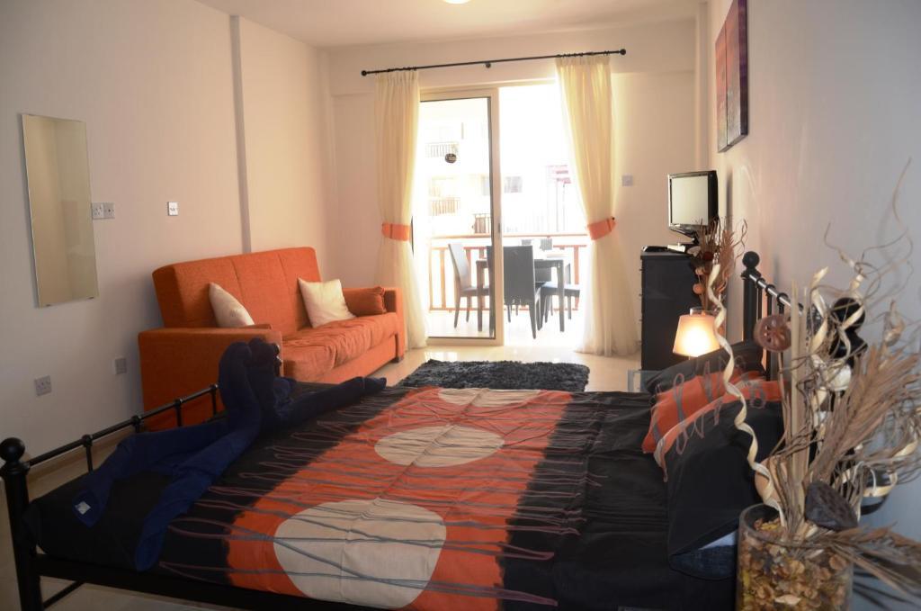 Пейя: Studio with shower room E5, full kitchen, poolside, FREE WIFI