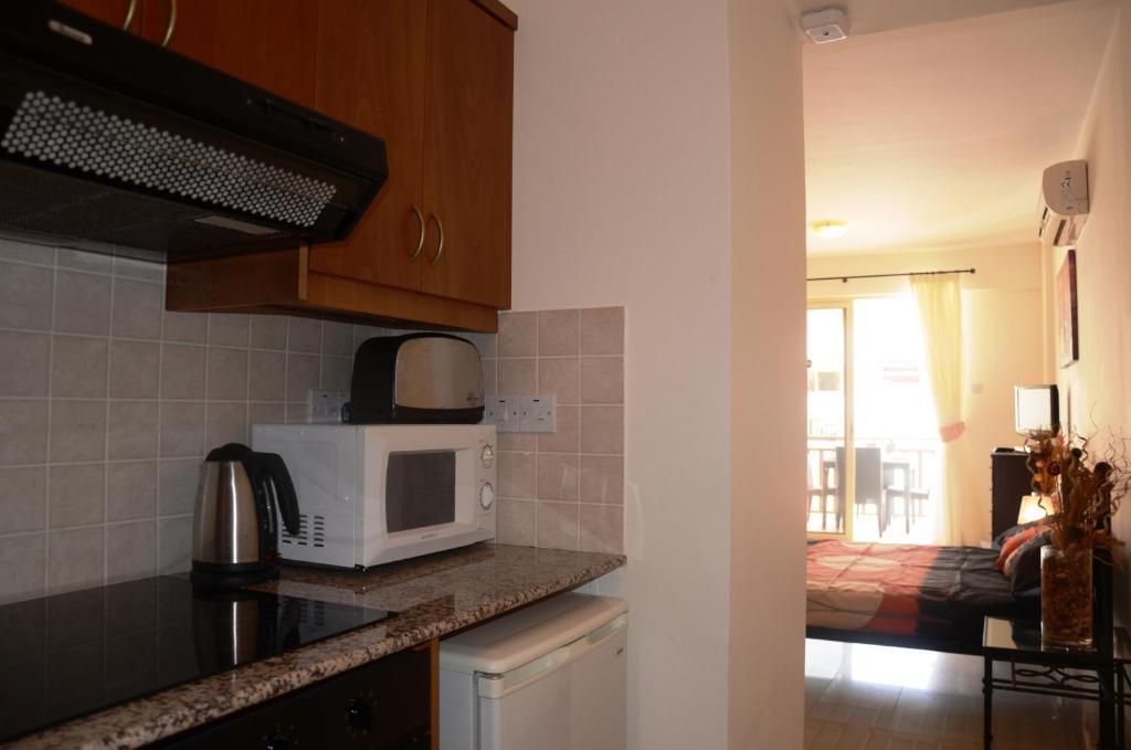 Пейя: Studio with shower room E5, full kitchen, poolside, FREE WIFI