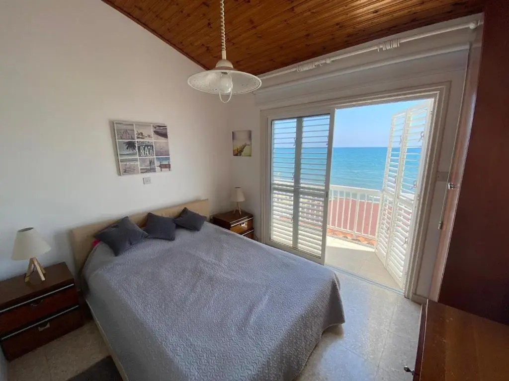 Перволия: Seafront Beach House