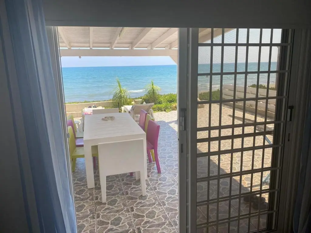 Перволия: Seafront Beach House
