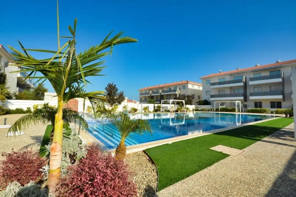 Паралимни: Mythical Sands ground floor apartment for 6 persons