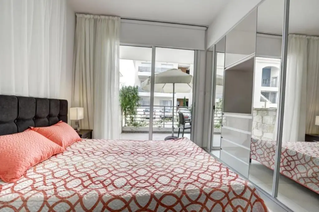 Паралимни: Mythical Sands ground floor apartment for 6 persons
