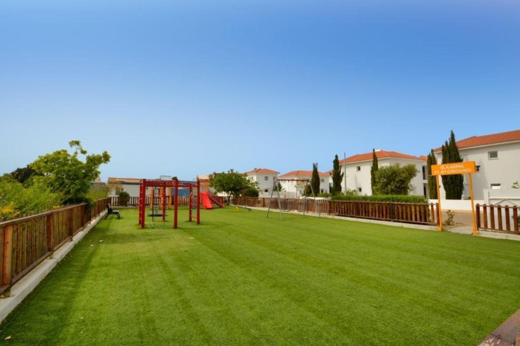 Паралимни: Mythical Sands ground floor apartment for 6 persons