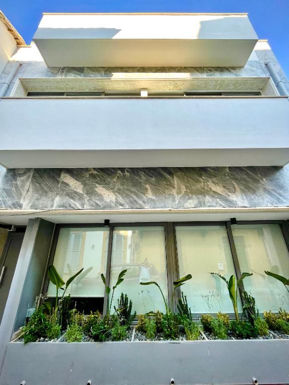 Никосия: APHRODITE: Renovated 2-Bedroom apartment in Nicosia