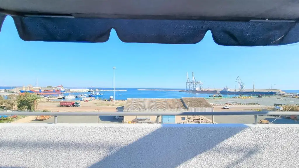 Ларнака: Apartment with 360° balcony and Direct Sea and Harbour View!