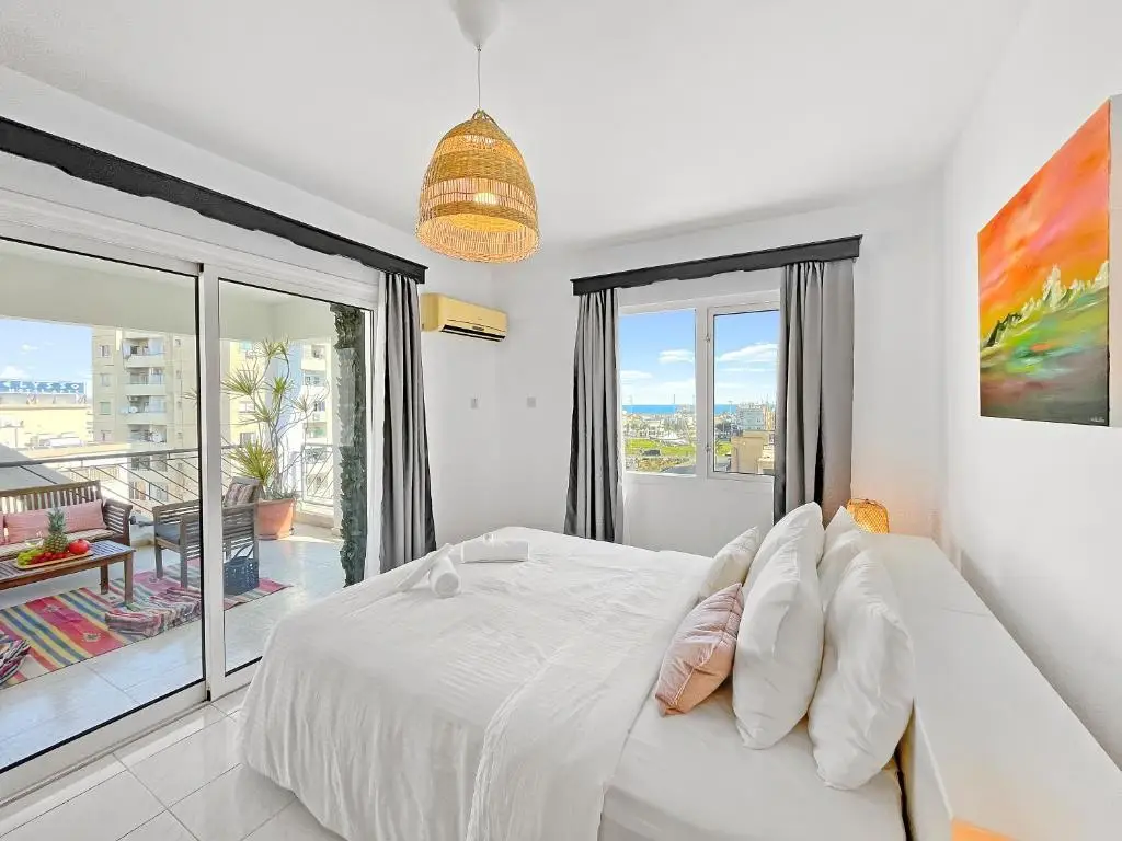 Ларнака: 2BR Seaview Penthouse in center
