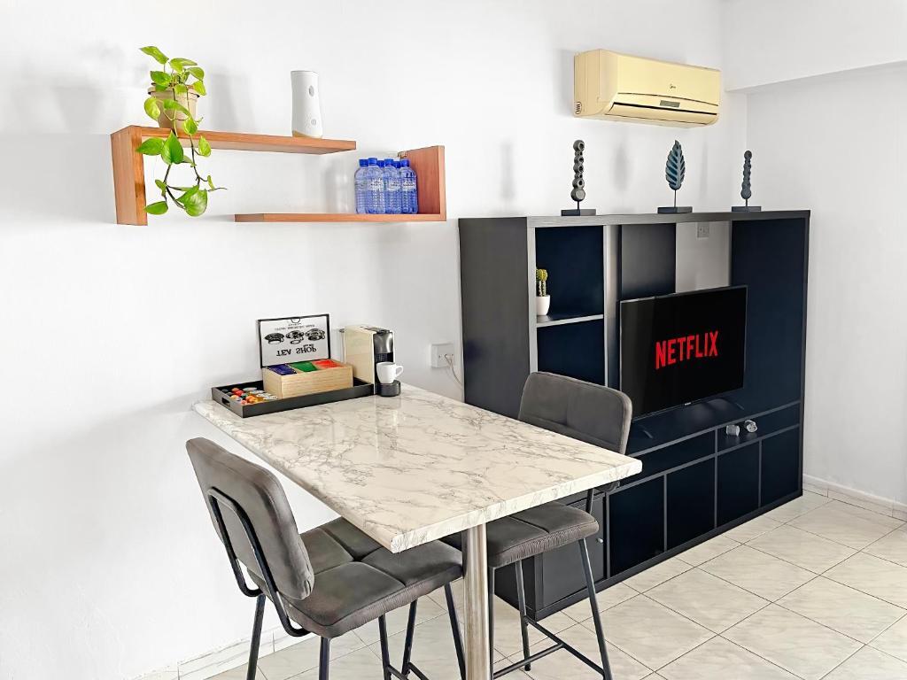 Ларнака: 2BR Seaview Penthouse in center