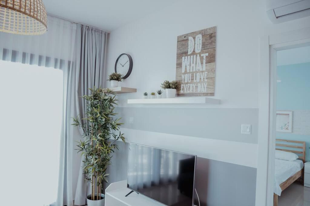 Трикомо (Искеле): Uninterrupted Views, 1 Bedroom