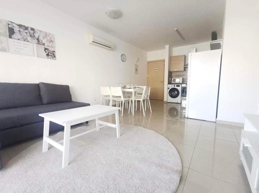 Ороклини: Spacious 2 bedroom apartment