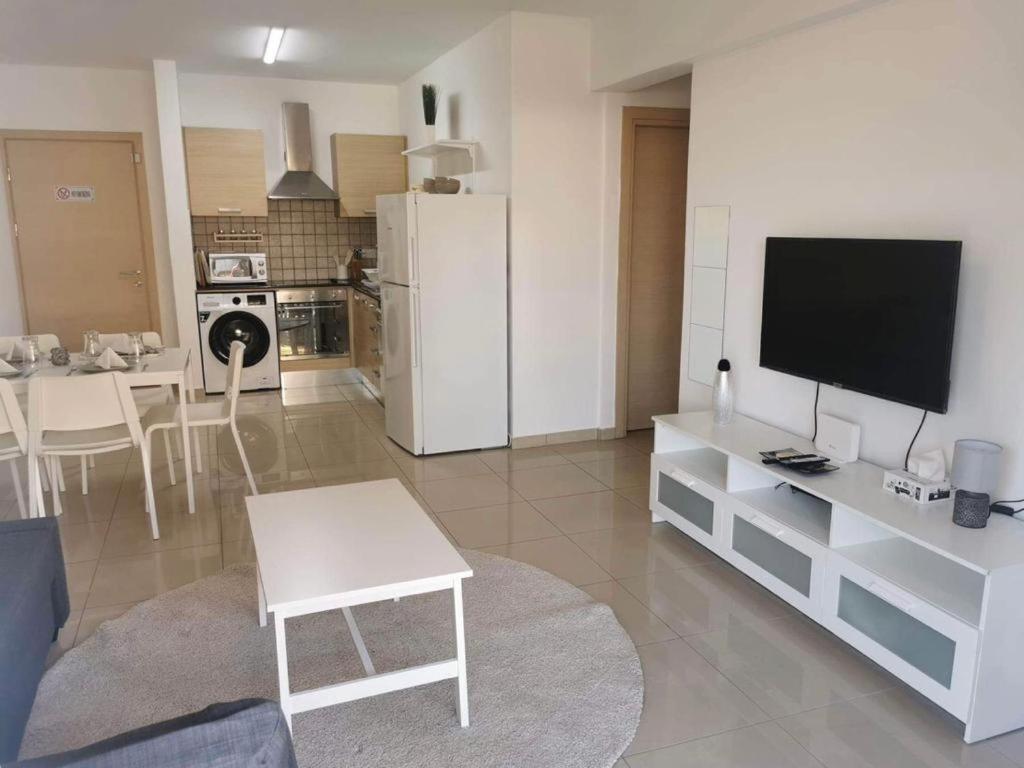 Ороклини: Spacious 2 bedroom apartment