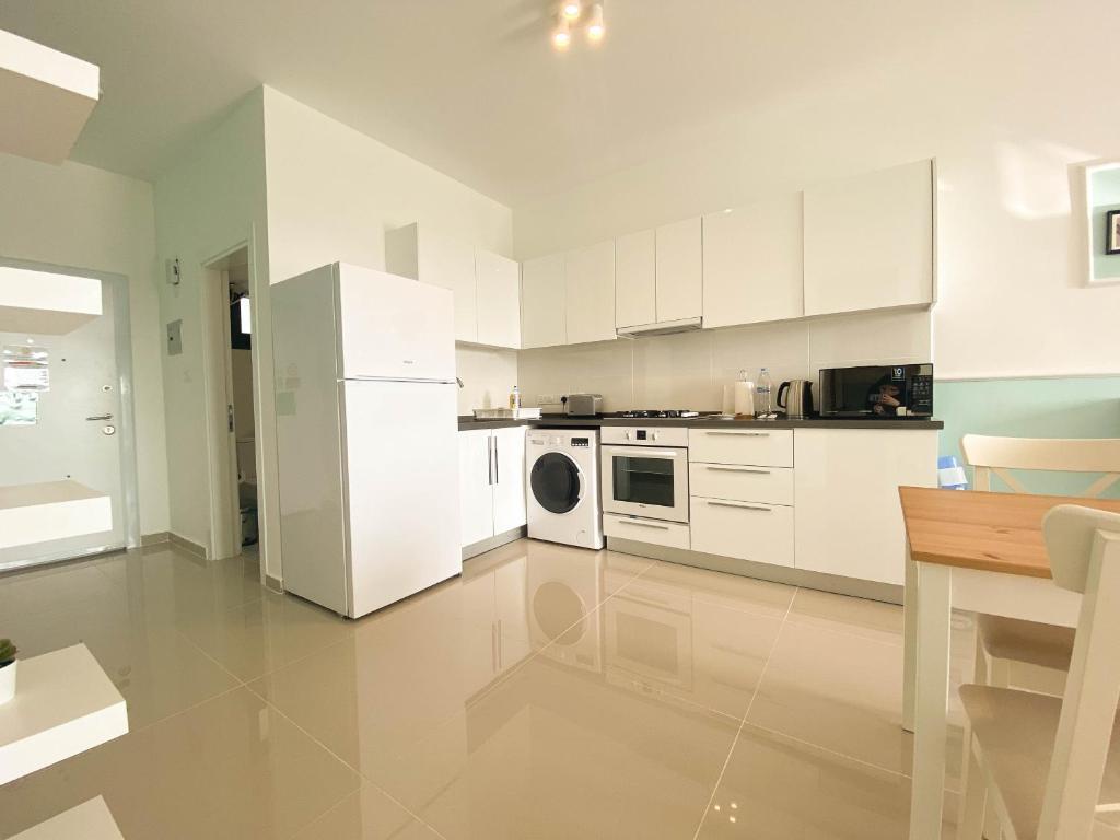 Трикомо (Искеле): Modern Studio Sea View Apartment in Caesar Resort & Spa, Long Beach