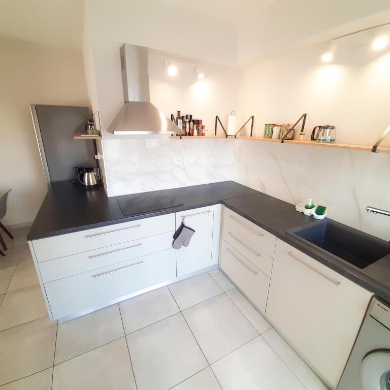 Лимассол: Sea Breeze Central, 2bed