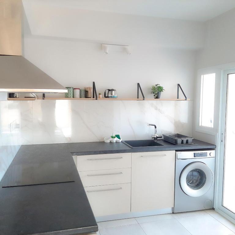 Лимассол: Sea Breeze Central, 2bed