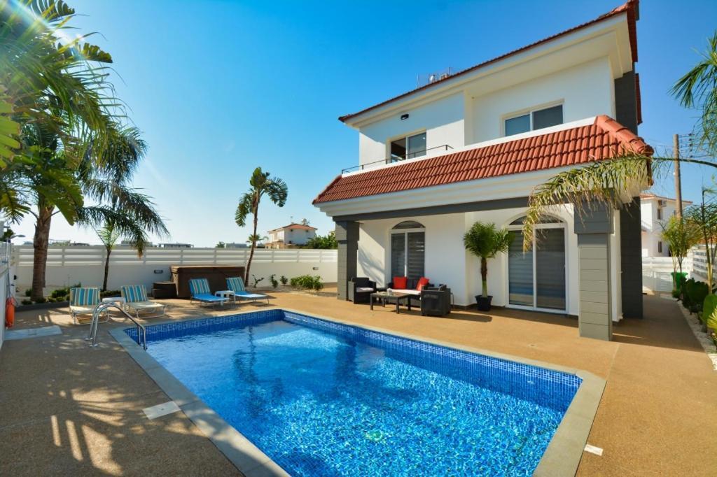 Villa Mario - 2min walk from Kapparis Beach — фото 1