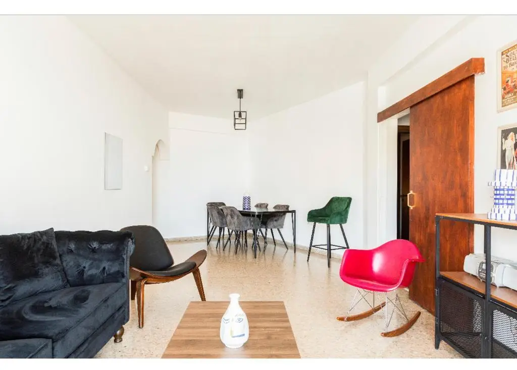 Ларнака: Sea View City Centre 3bed Apartment