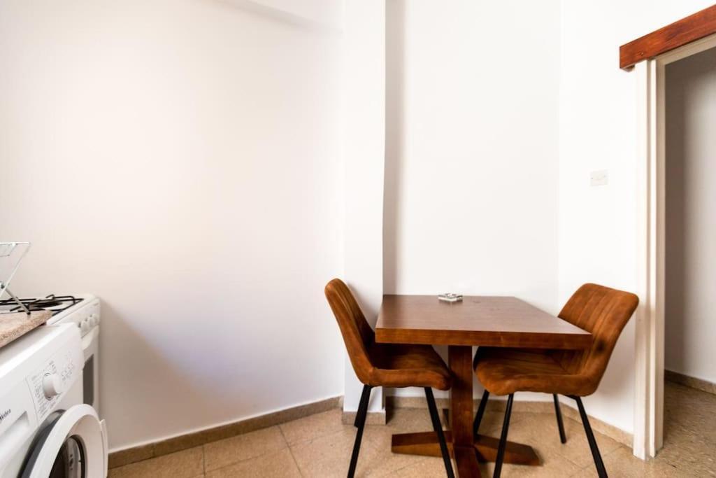 Ларнака: Sea View City Centre 3bed Apartment