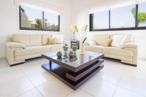Протарас: Holiday Home 4 Bedrooms 3 Bathrooms Protaras