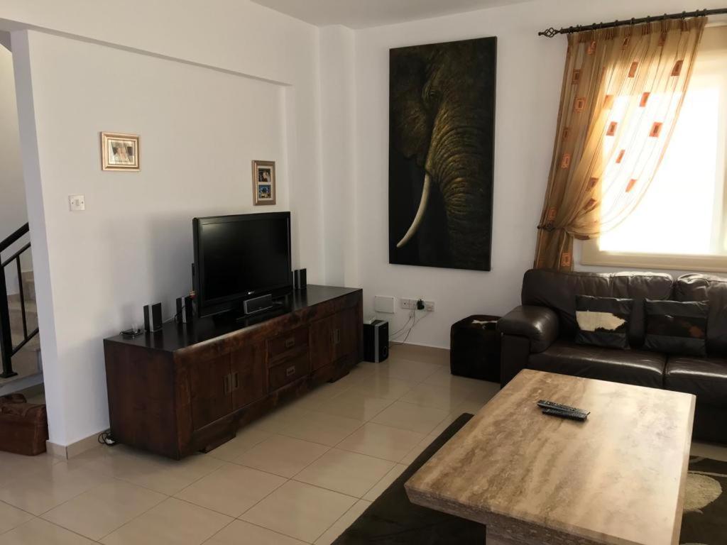 Хлорака: 5* Villa With Private Pool, Sea Views Paphos