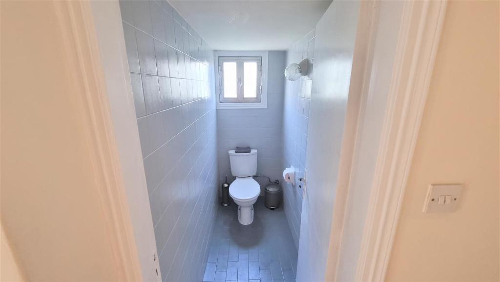 Ларнака: Comfy 2BR Apartment in the City Center, FREE PARKING and 3min walk to the beach!