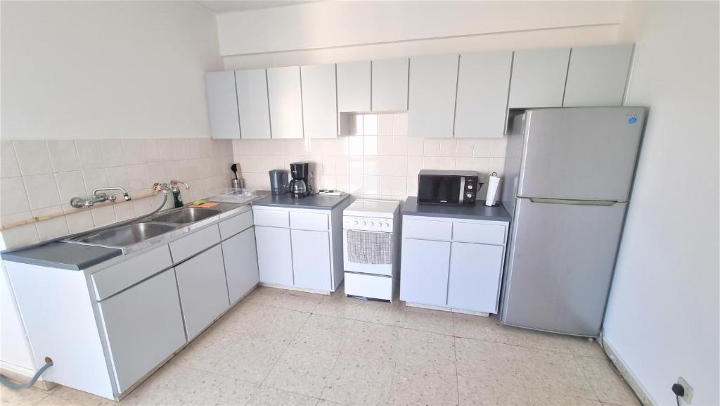Comfy 2BR Apartment in the City Center, FREE PARKING and 3min walk to the beach! — фото 1