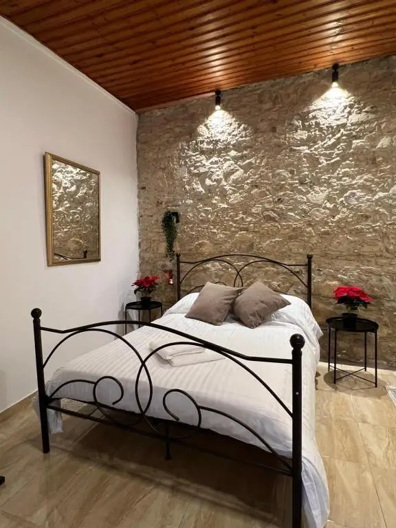 Какопетрия: Vhouse at Vouni