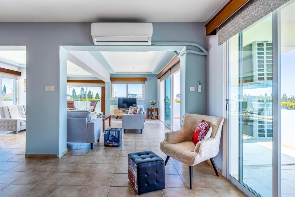 Ларнака: Melograno 3-Br Apt W/ Terrace in Larnaca
