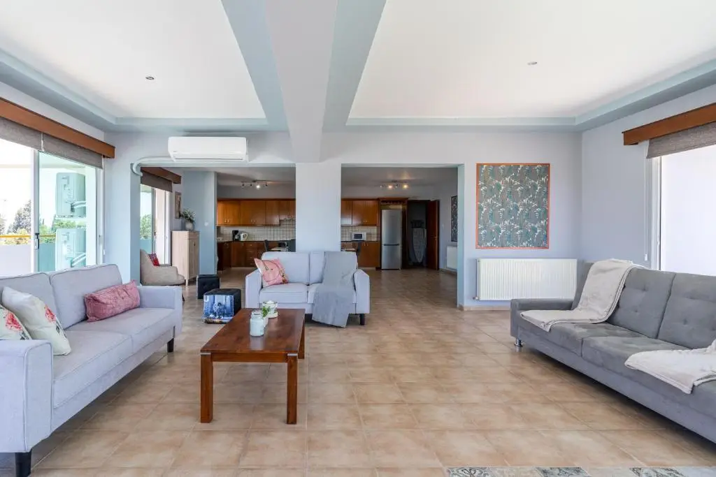 Ларнака: Melograno 3-Br Apt W/ Terrace in Larnaca