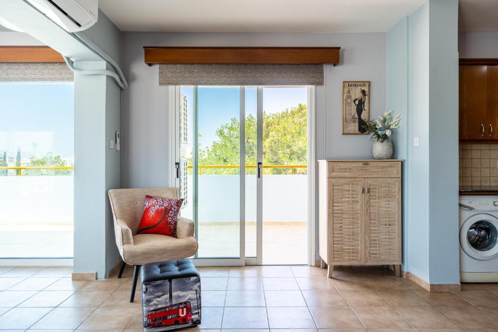 Ларнака: Melograno 3-Br Apt W/ Terrace in Larnaca
