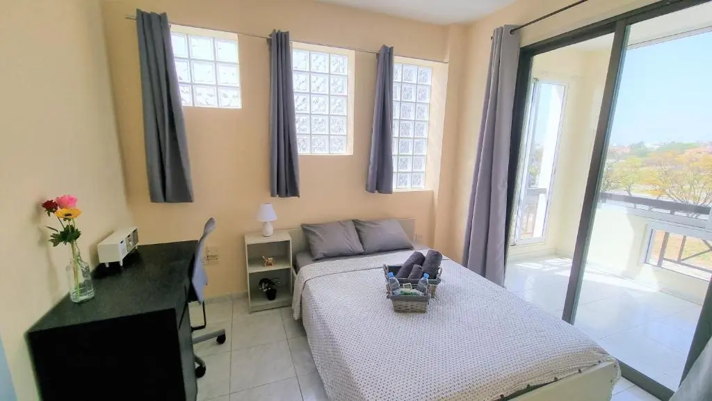 Ларнака: Comfy Rooms + Near SALT LAKE + 100MBit Internet + Shared Apartment
