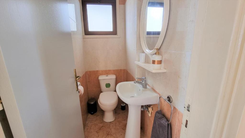 Ларнака: Comfy Rooms + Near SALT LAKE + 100MBit Internet + Shared Apartment