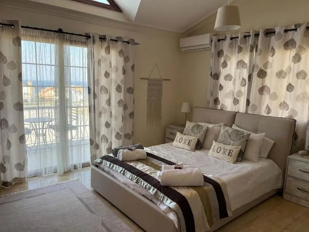 Гекиткале: 4 Bedroom (Sleeps 8) Villa in Esentepe