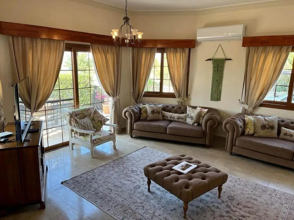 Гекиткале: 4 Bedroom (Sleeps 8) Villa in Esentepe
