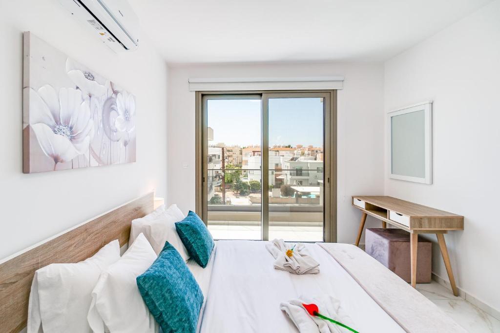 Пафос: Adolina One Bedroom Apartment 302 by Ezoria