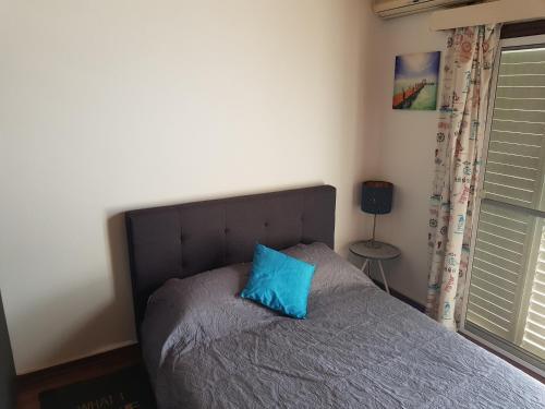 Перволия: Beach House at Seafront
