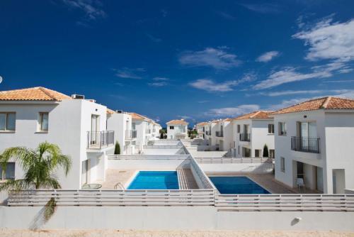 The Complete Guide To Renting Your Exclusive Holiday Villa in Paralimni with Private Pool And Close To the Beach, Paralimni Villa 1290 — фото 1