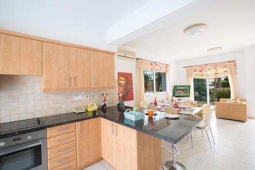 Протарас: The Ultimate 5 Star Holiday Villa in Paralimni with Private Pool And Close To the Beach, Paralimni Villa 1308