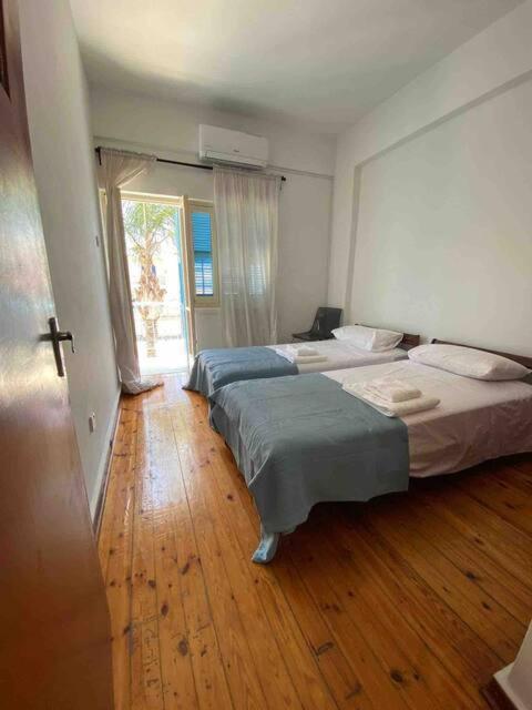 Ларнака: 2 bedroom apt in Ermou 4 minute walk beach