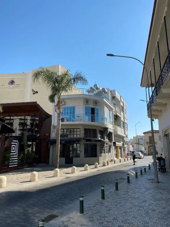 Ларнака: 2 bedroom apt in Ermou 4 minute walk beach