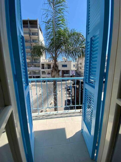Ларнака: 2 bedroom apt in Ermou 4 minute walk beach