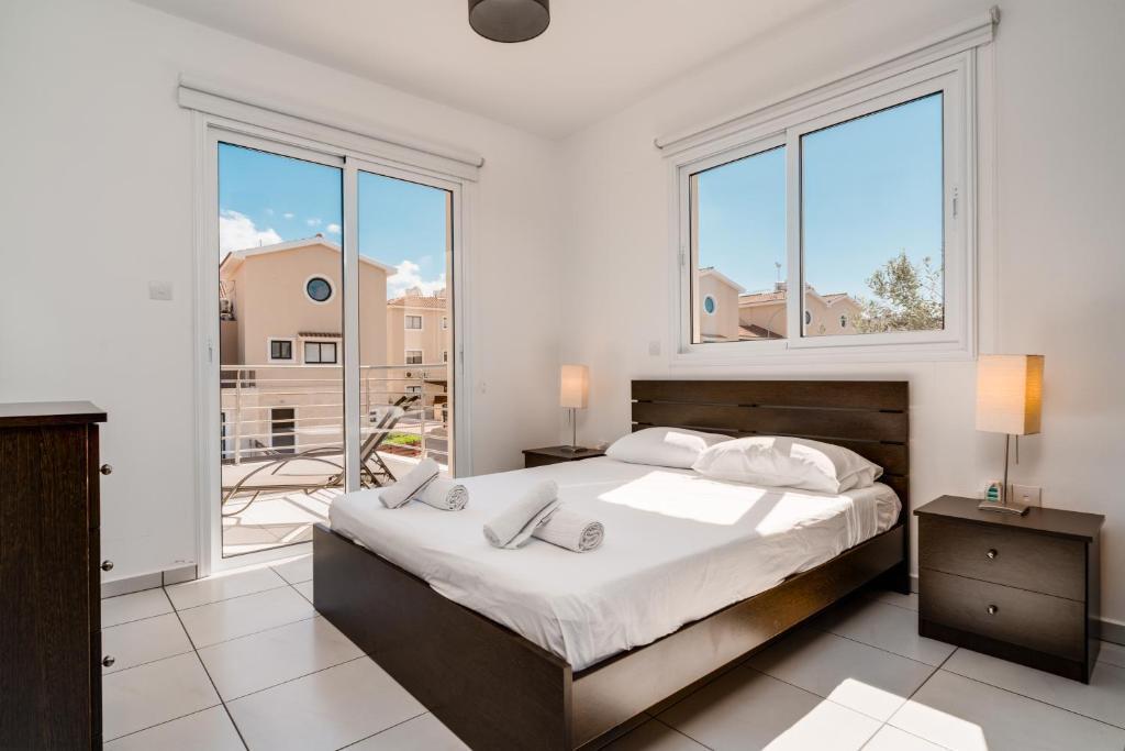 Паралимни: Lovely 2 Bedroom Family Apartment w/ Pool
