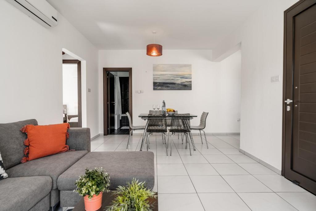 Паралимни: Lovely 2 Bedroom Family Apartment w/ Pool