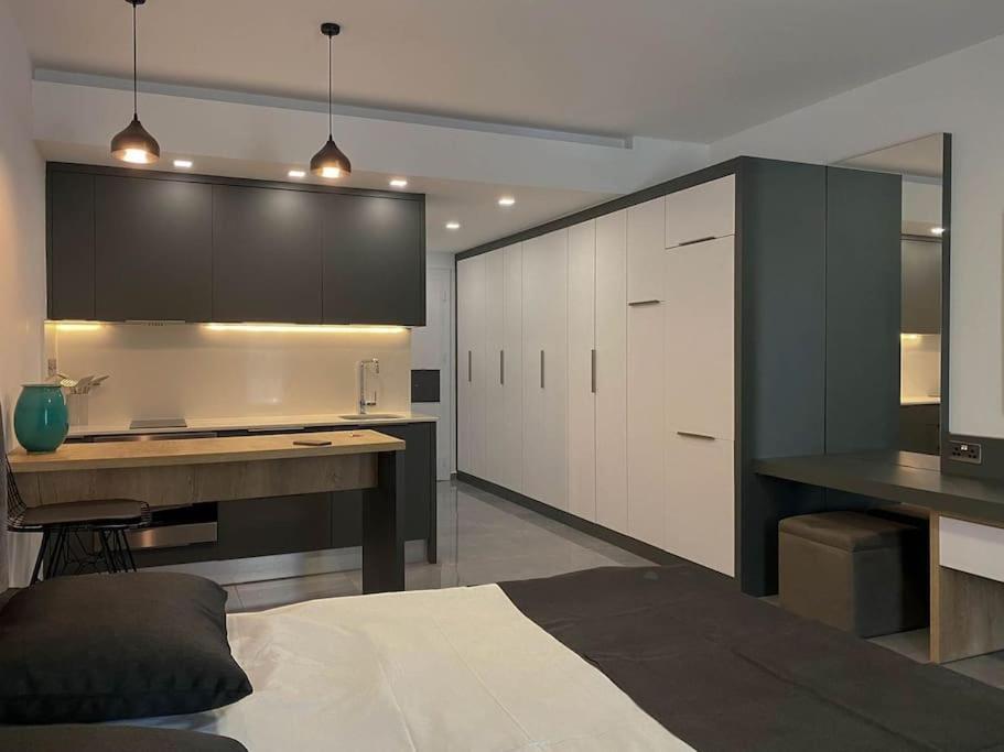 Авгору: Long Beach Resort studio apartment