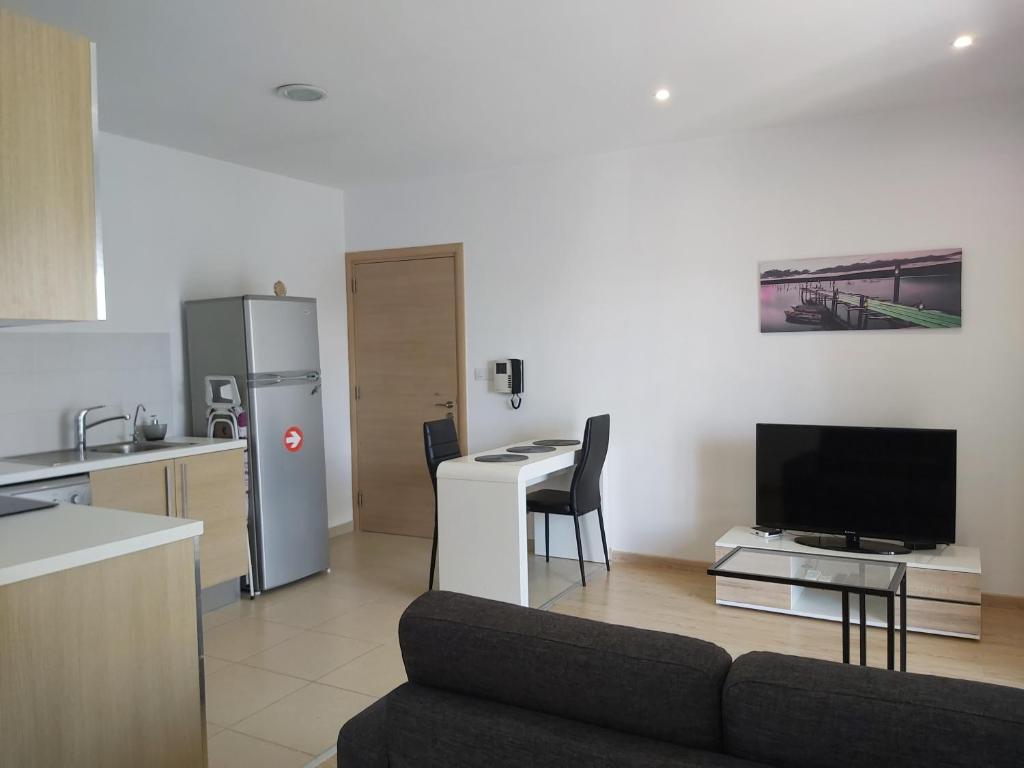 Лимассол: Eden Beach Apartment 411
